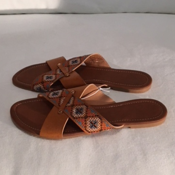 Ladies Embroidered Sandal - Picture 2 of 4